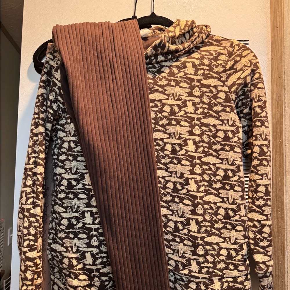 Kate Quinn Insect Patterned Women's Hoodie with Wide Ribbed Fold-Over Leggings